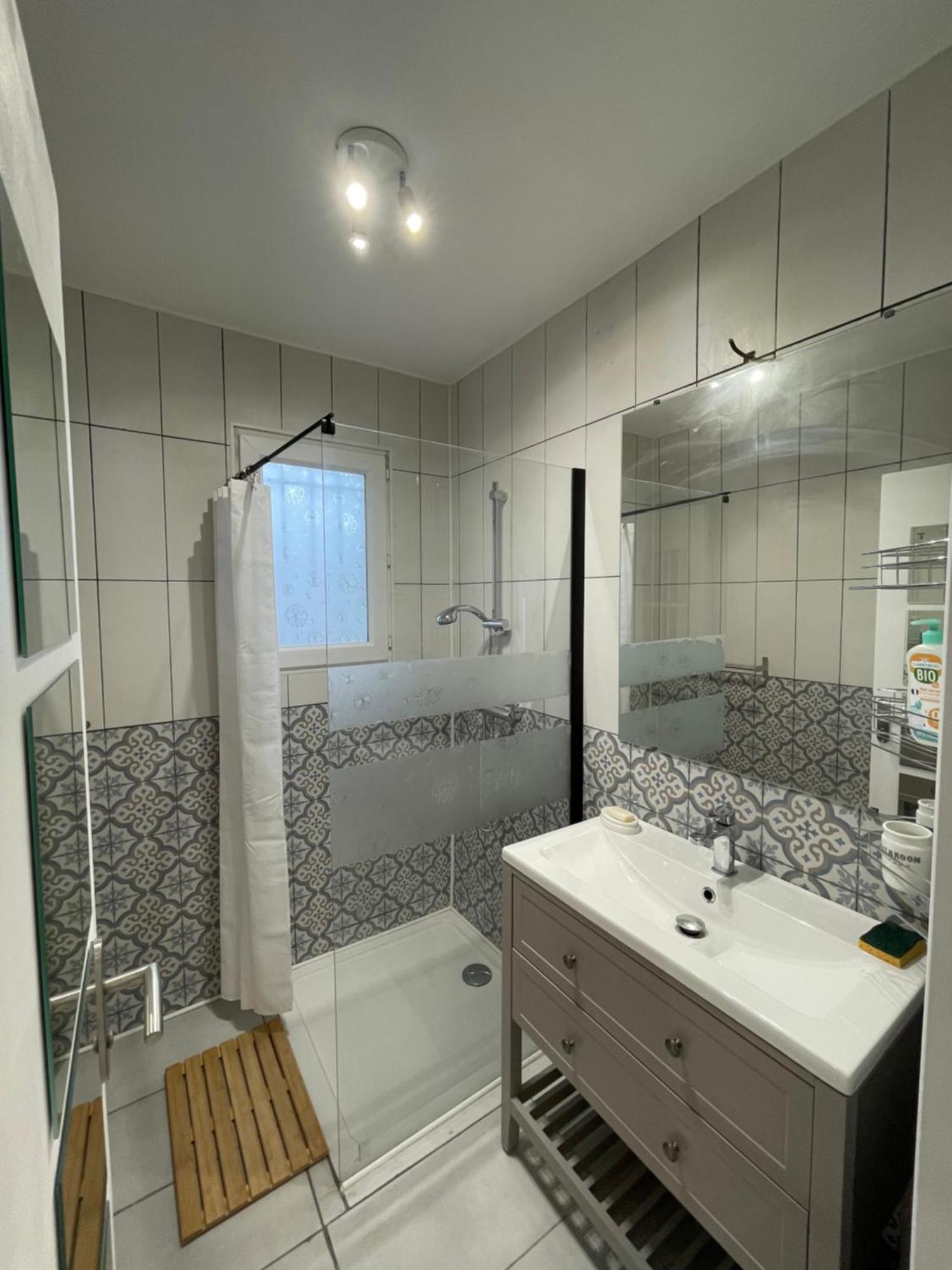 Holiday home Maison Plain Pied Au Calme Sur Parcelle Arboree